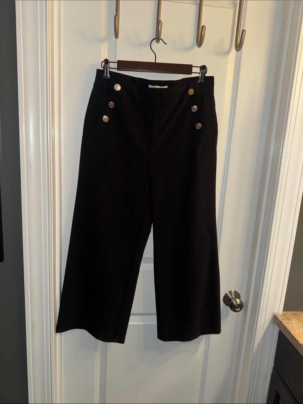 Black Wide-Leg Cropped Pants with Decorative Buttons